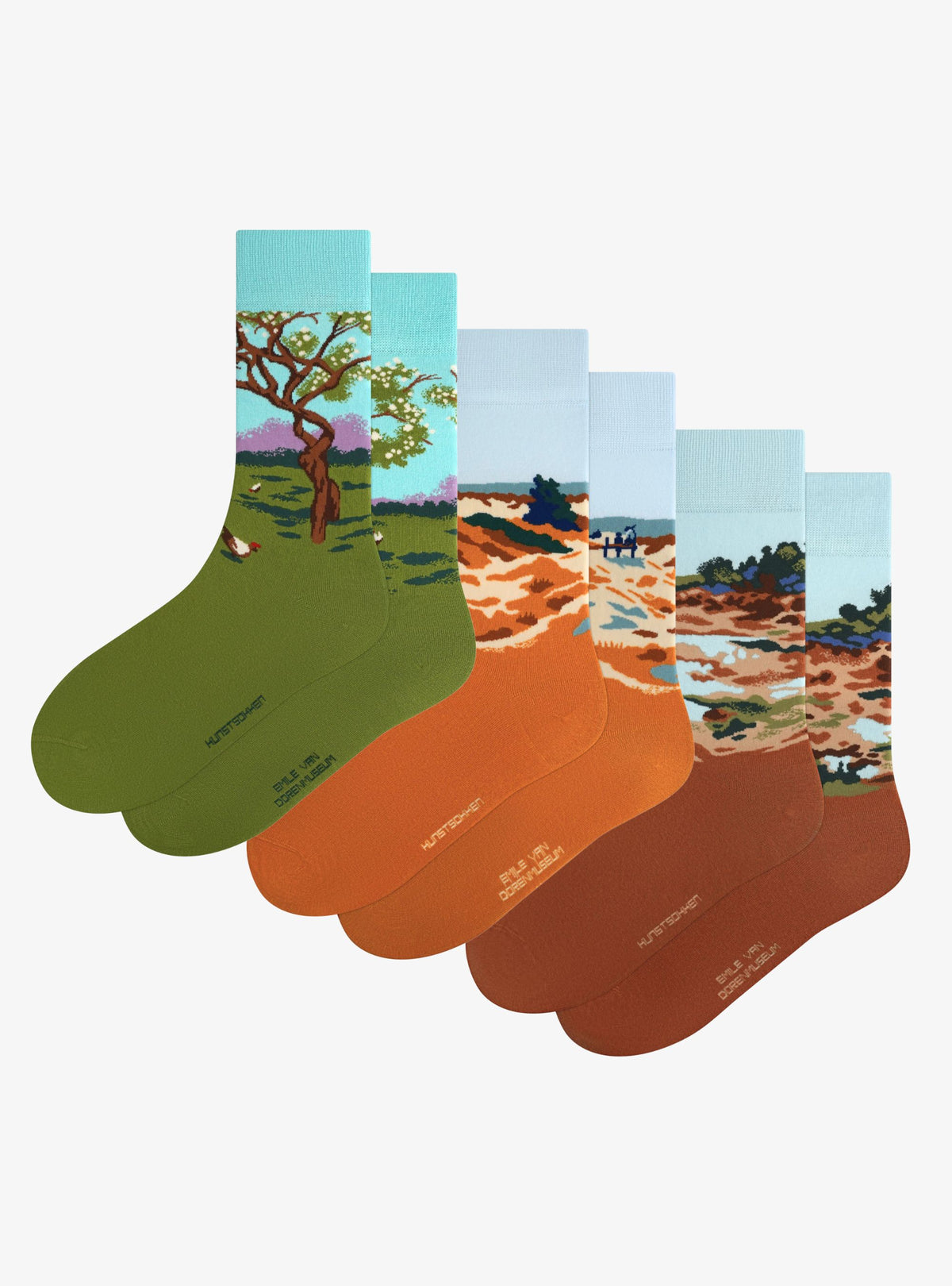 Emile Van Dorenmuseum x Kunstsokken 3-pack: Bloeiende Boomgaard, Landweg met Paard en Kar en Bloei van de Gagel naast elkaar